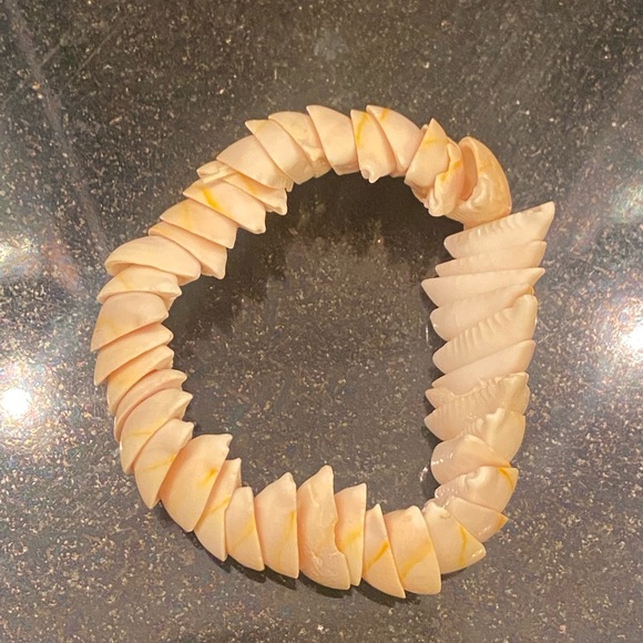 Shell bracelet - Picture 2 of 3